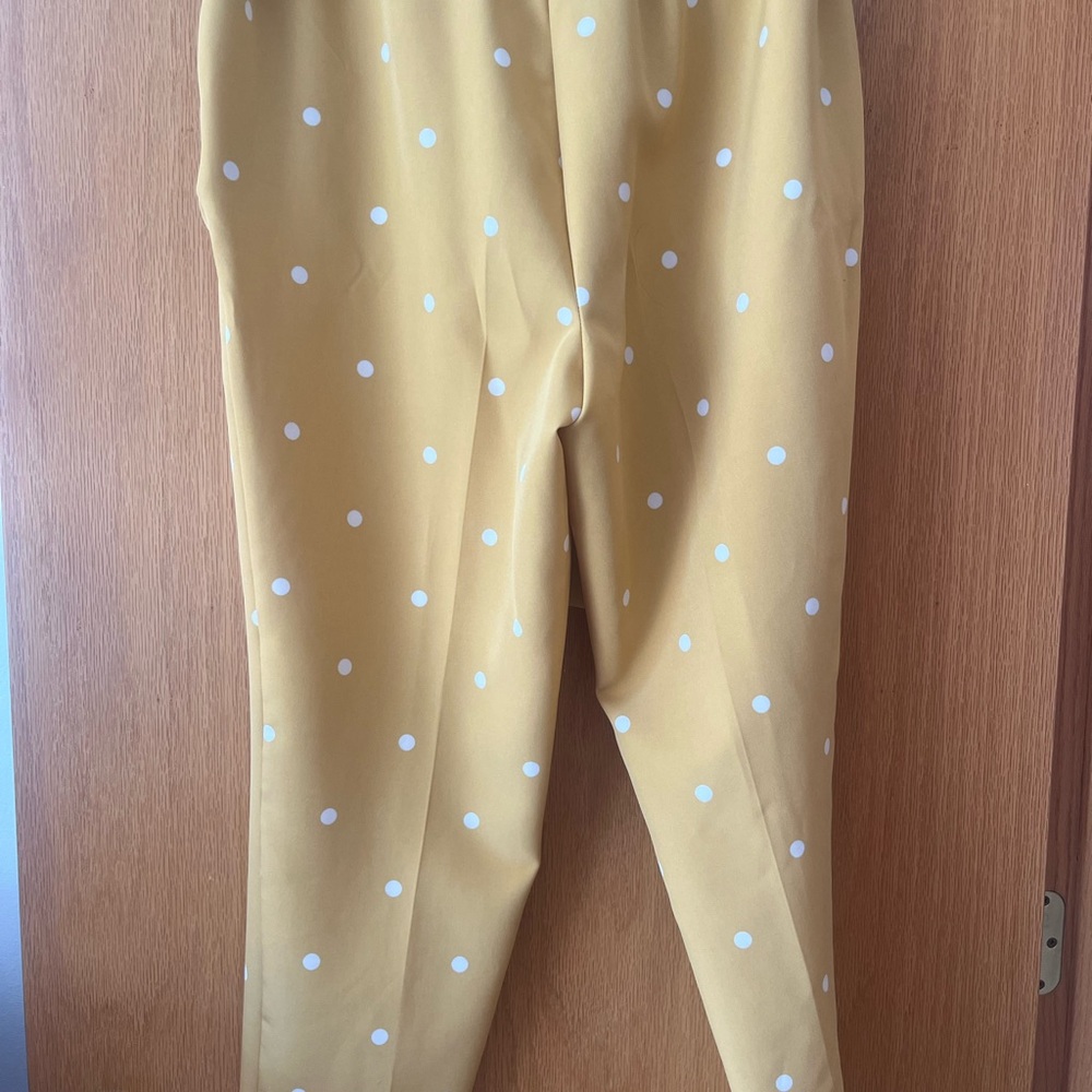 #338 One by Chapter One Adorable  Yellow Polka Dot Ankle Pants (like New) - Picture 3 of 8